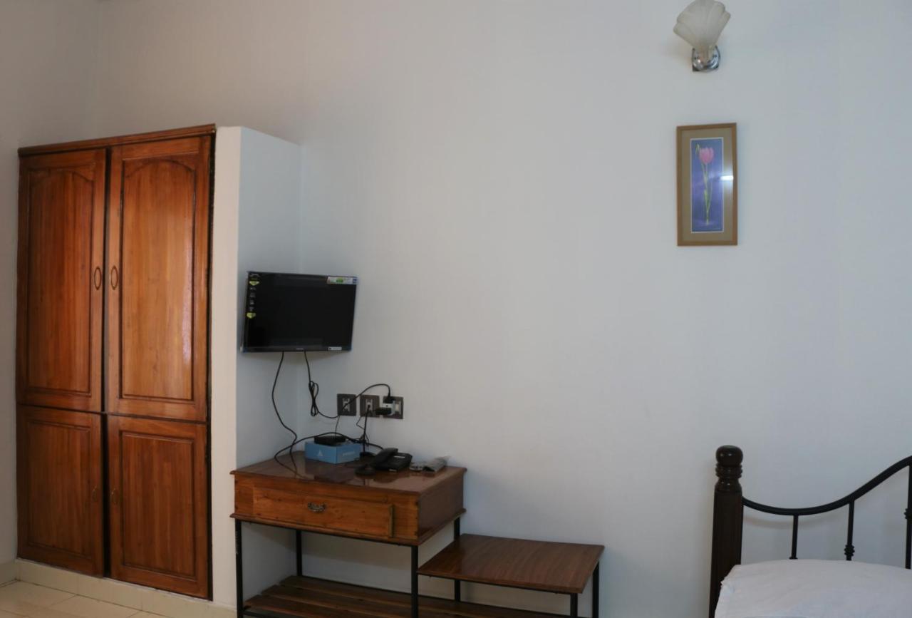 Hotel East Coast à Thiruvananthapuram Extérieur photo