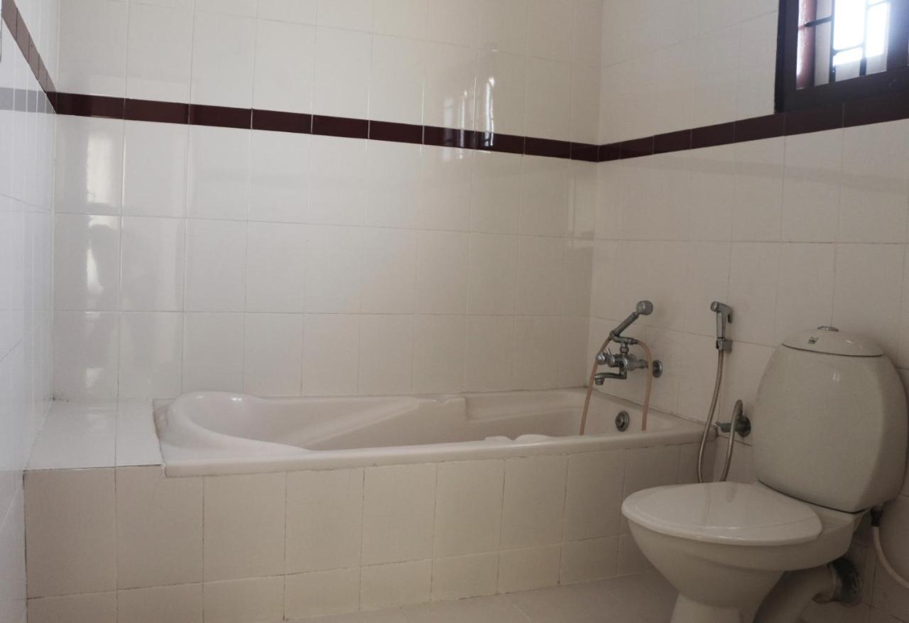 Hotel East Coast à Thiruvananthapuram Extérieur photo