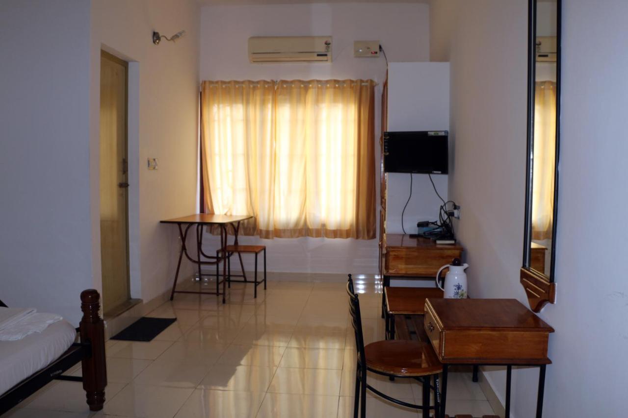Hotel East Coast à Thiruvananthapuram Extérieur photo