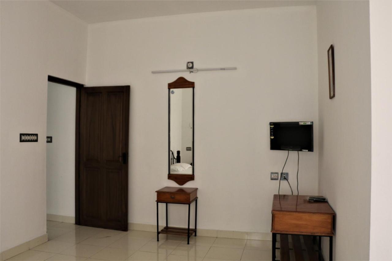 Hotel East Coast à Thiruvananthapuram Extérieur photo